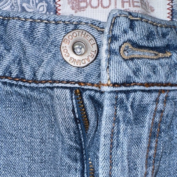 Boot Heel Trading Co- Light Blue Frayed Jean Shorts size 10 - Picture 5 of 15